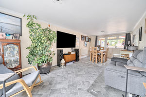 Lounge/Diner- click for photo gallery